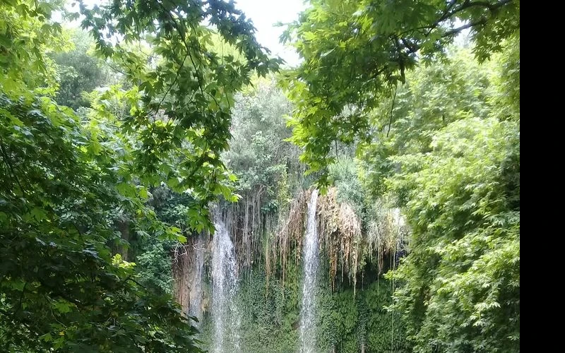 chania-karuru-mugura-waterfalls