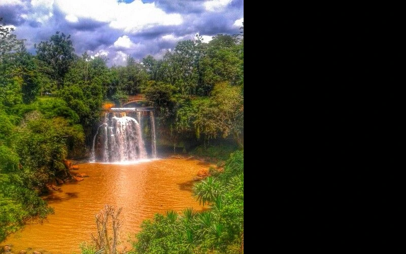 chania-karuru-mugura-waterfalls